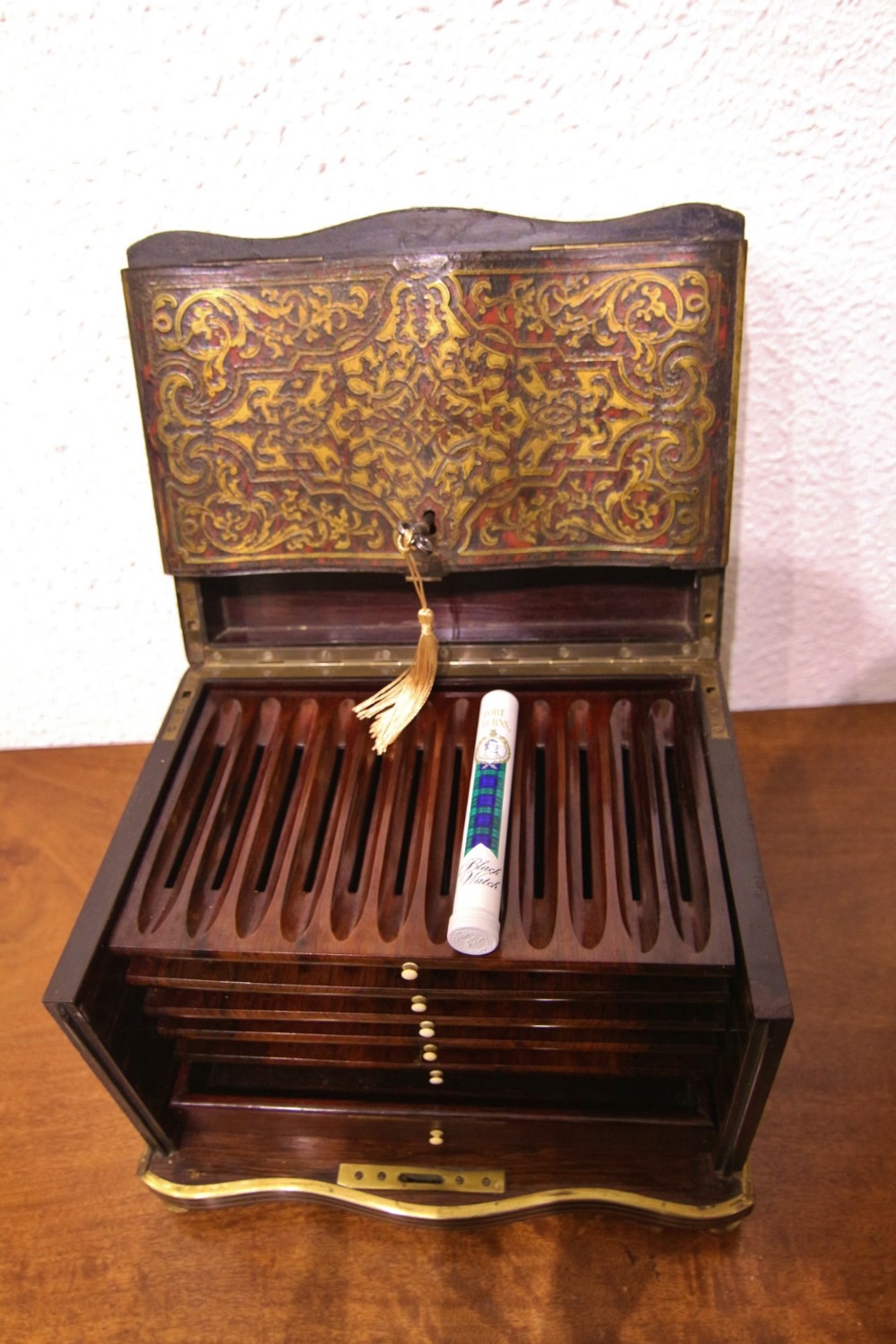 fine serpentine rosewood with red ebonisedground boulle humidor
