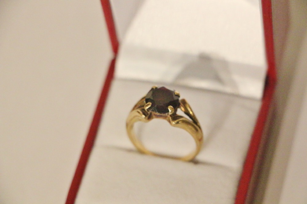 9ct gold stone set ring