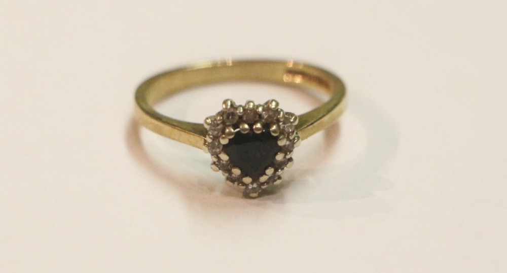 9ct gold saphire and diamond ring