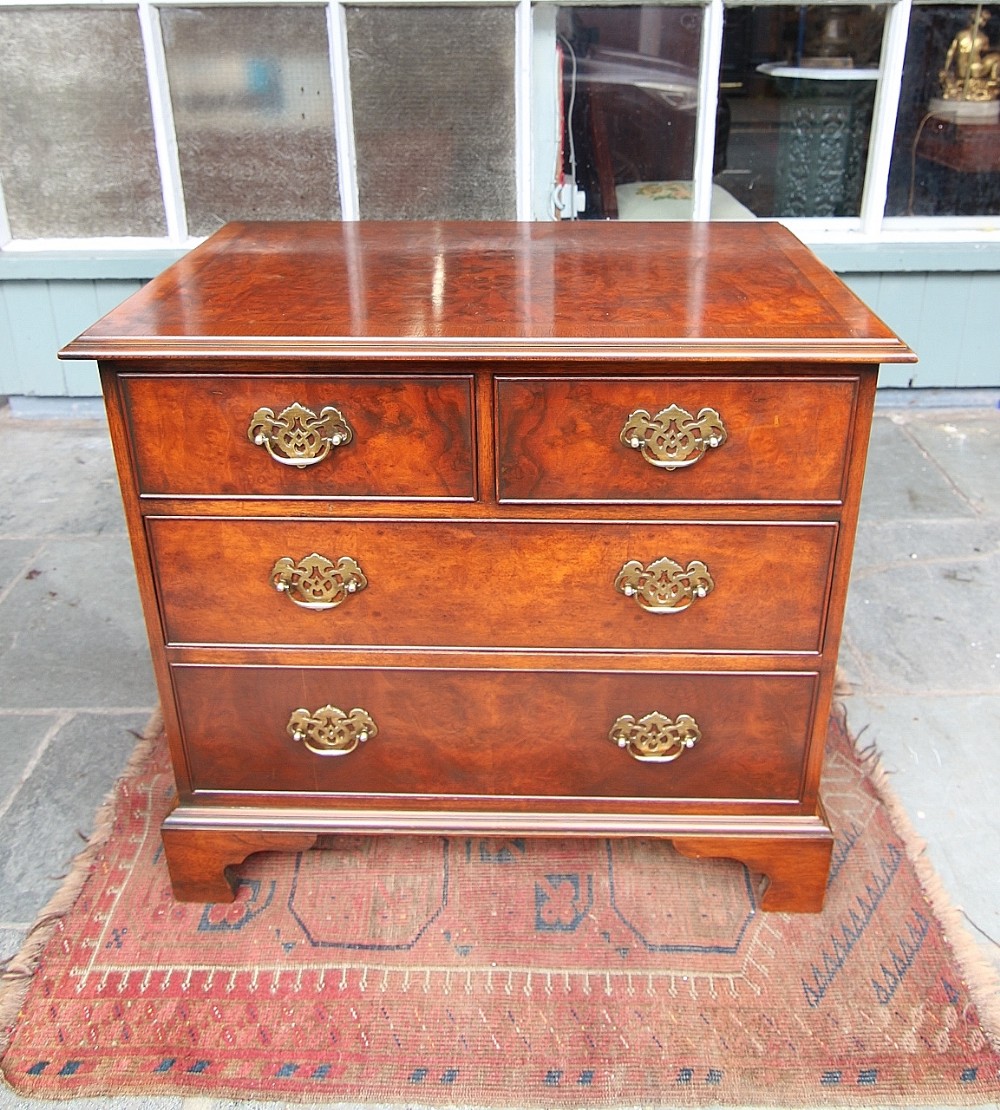 small clean georgian style burr walnut chest of drawers