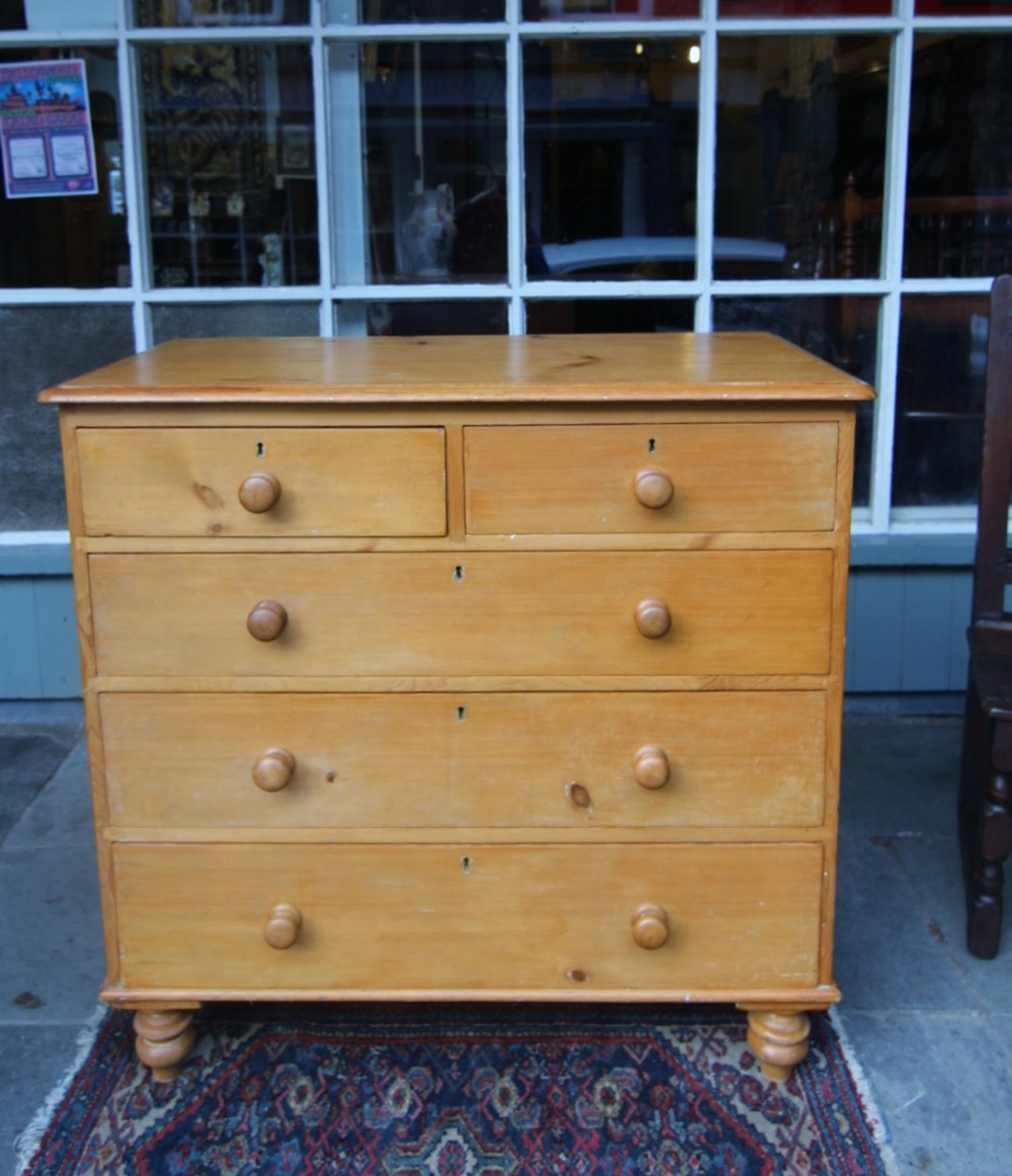 19th century pine chest of 5 drawers