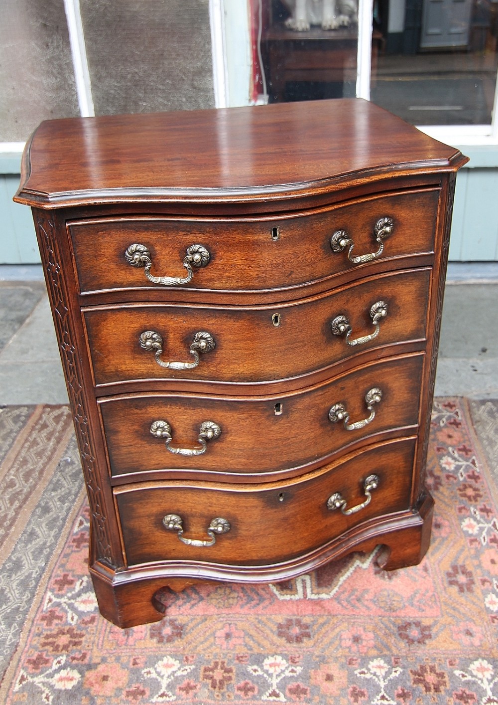 georgian style mahogany serpentine chest of four drawers