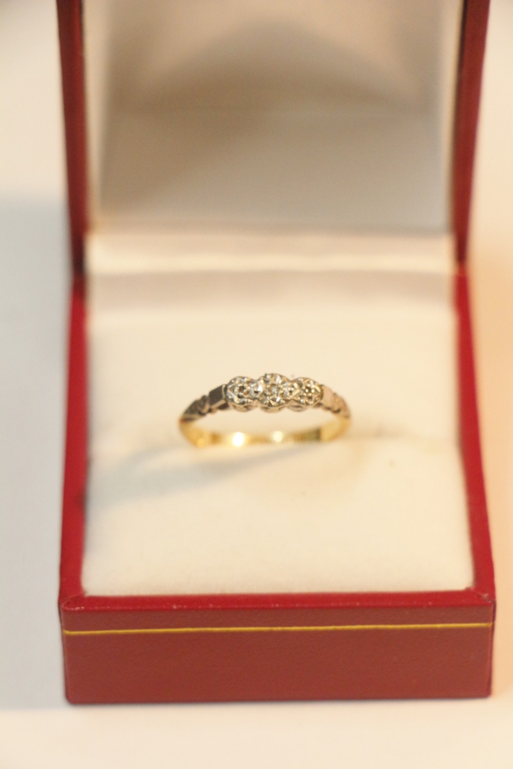9ct platinum diamond ring
