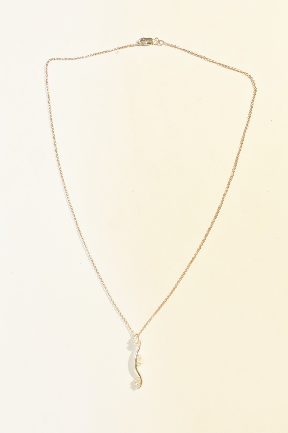 18ct white gold necklace pendant