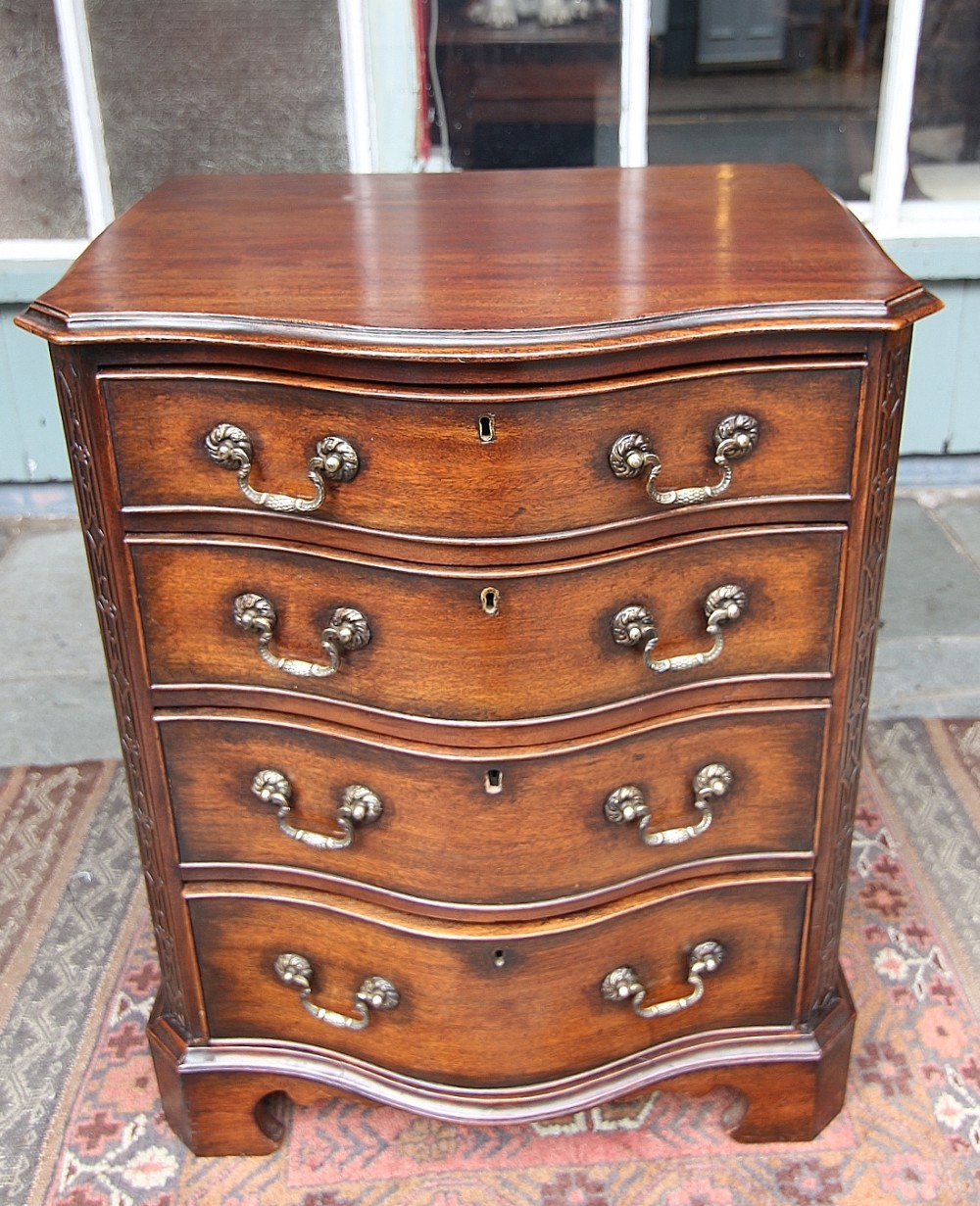 georgian style mahogany serpentine chest of four drawers